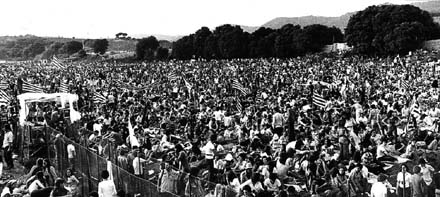 Primera 'Festa del Treball' organizada por el PSUC legalizado en 'La Tortuga Ligera' de Gav Mar (3 de Mayo de 1977)